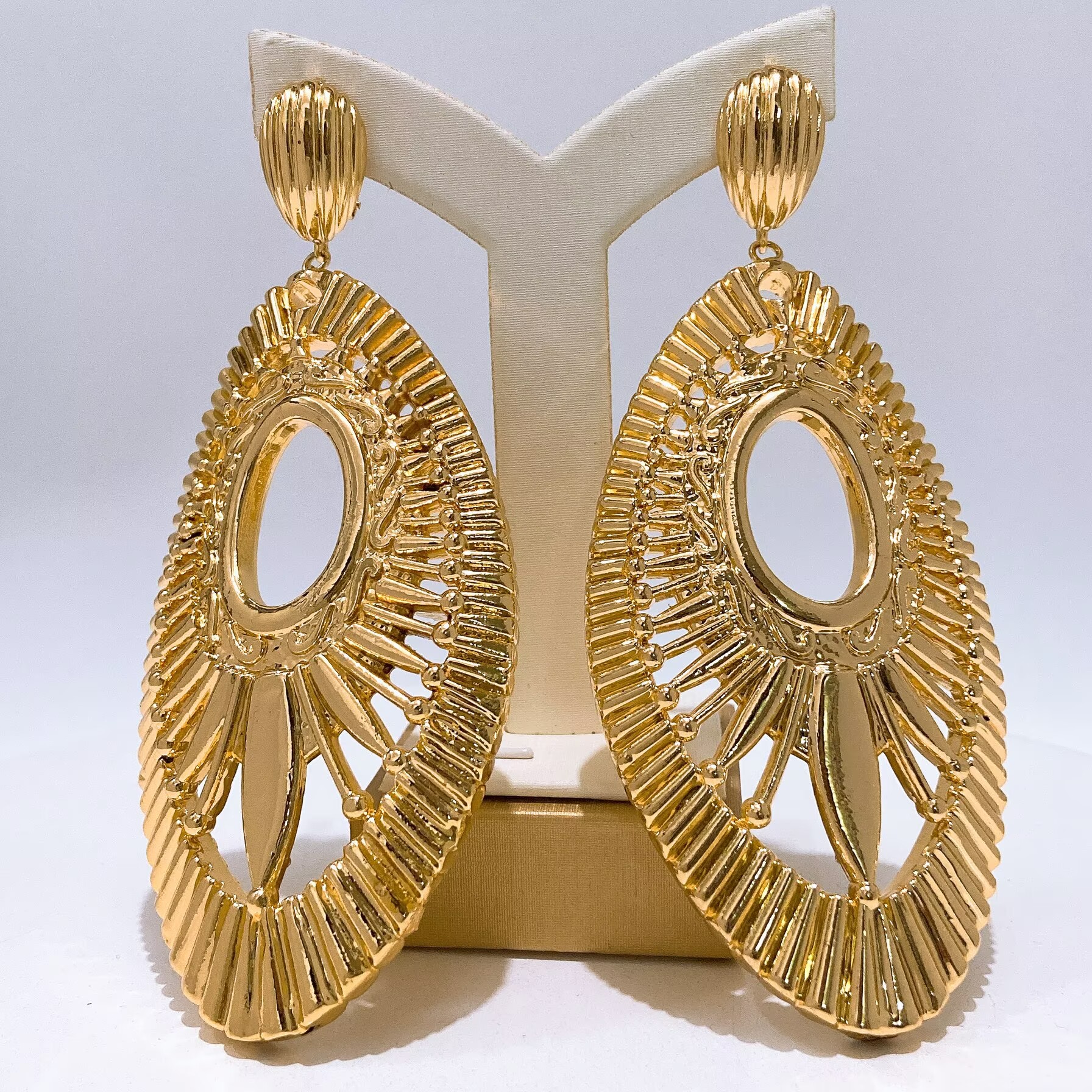 Vintage Gold Hollow Oval Sunbu - Vintage Fashion Look review and price